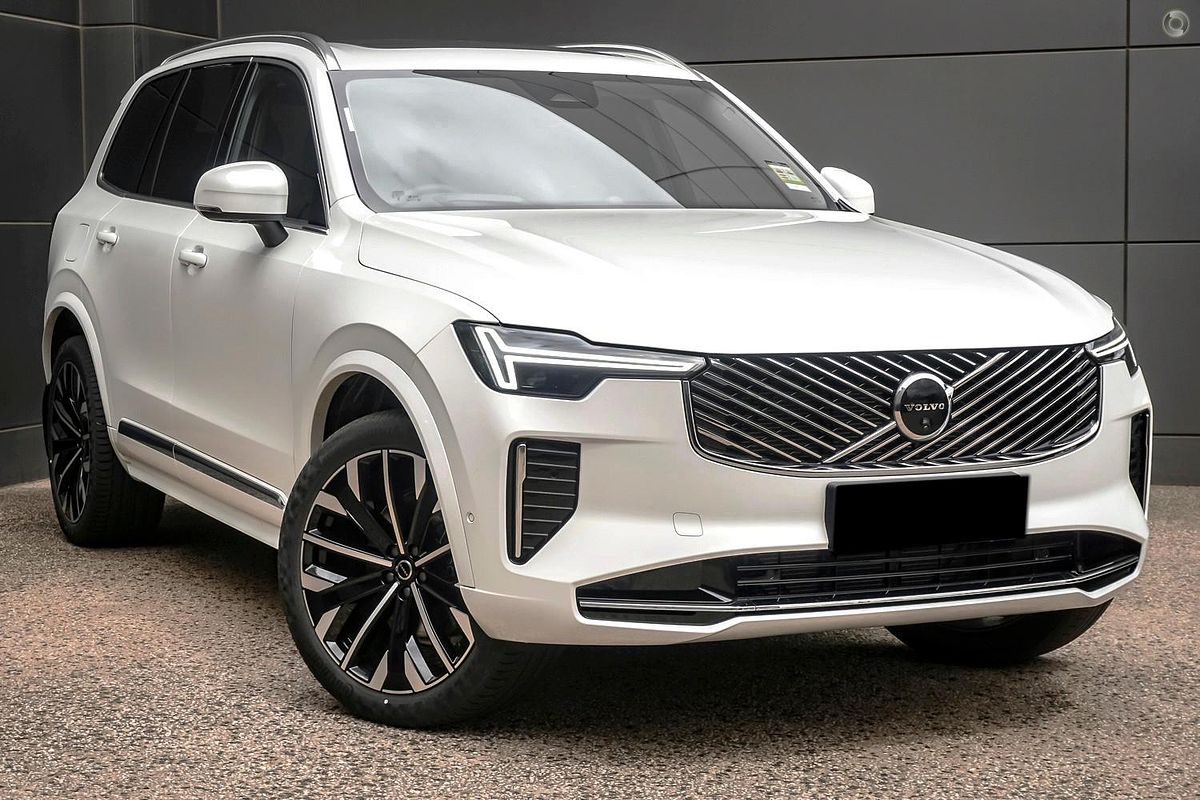 2025 Volvo XC90 Ultra B5 Bright