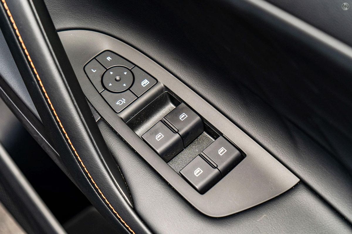 2025 MG HS Super Hybrid Essence AS33P