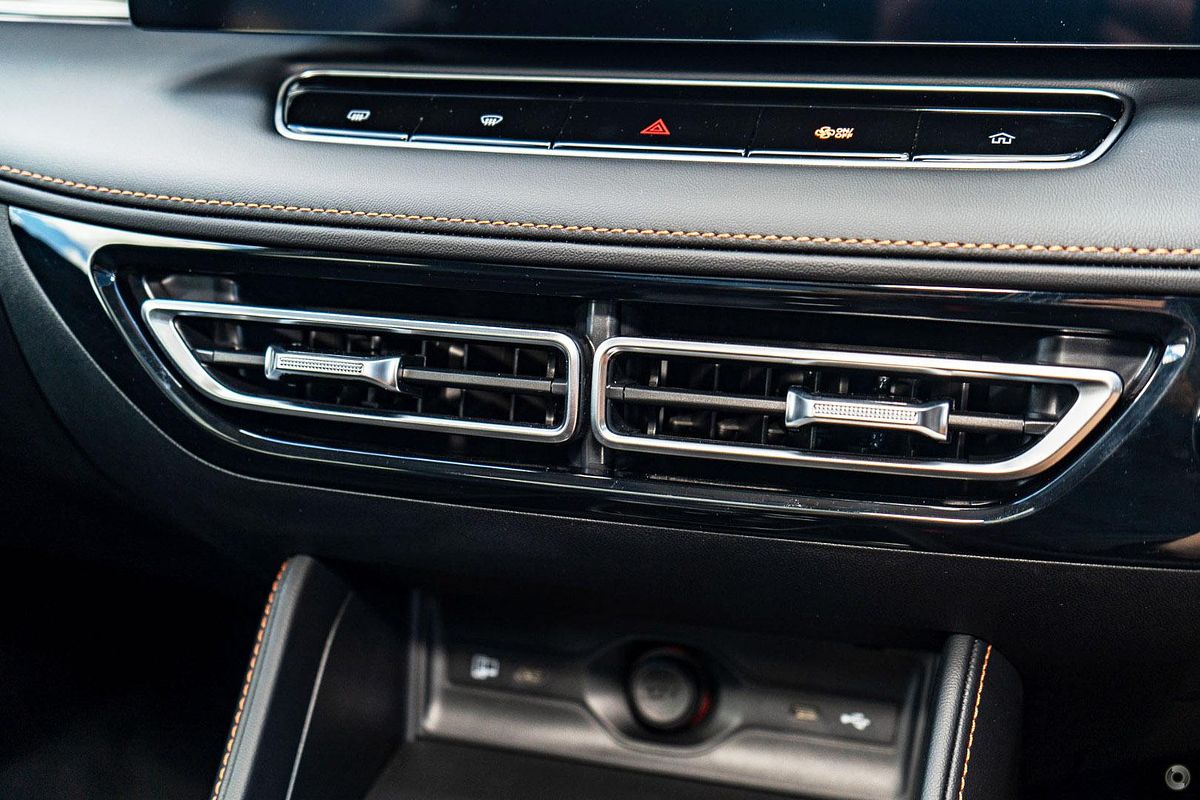 2025 MG HS Super Hybrid Essence AS33P