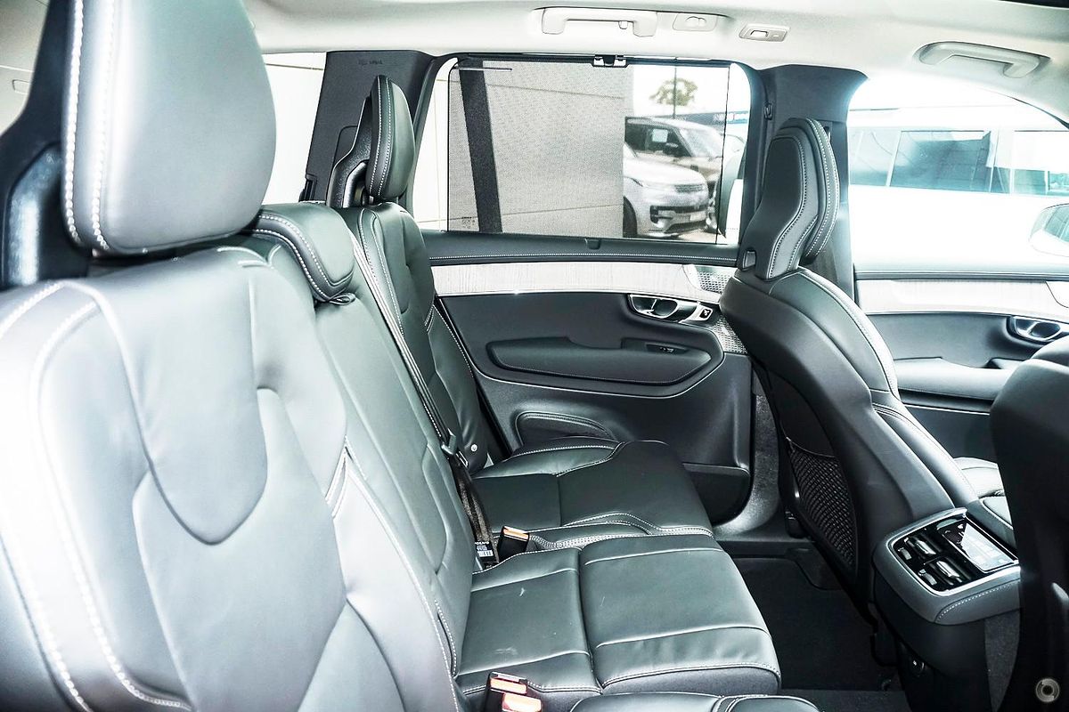 2025 Volvo XC90 Ultra B5 Bright