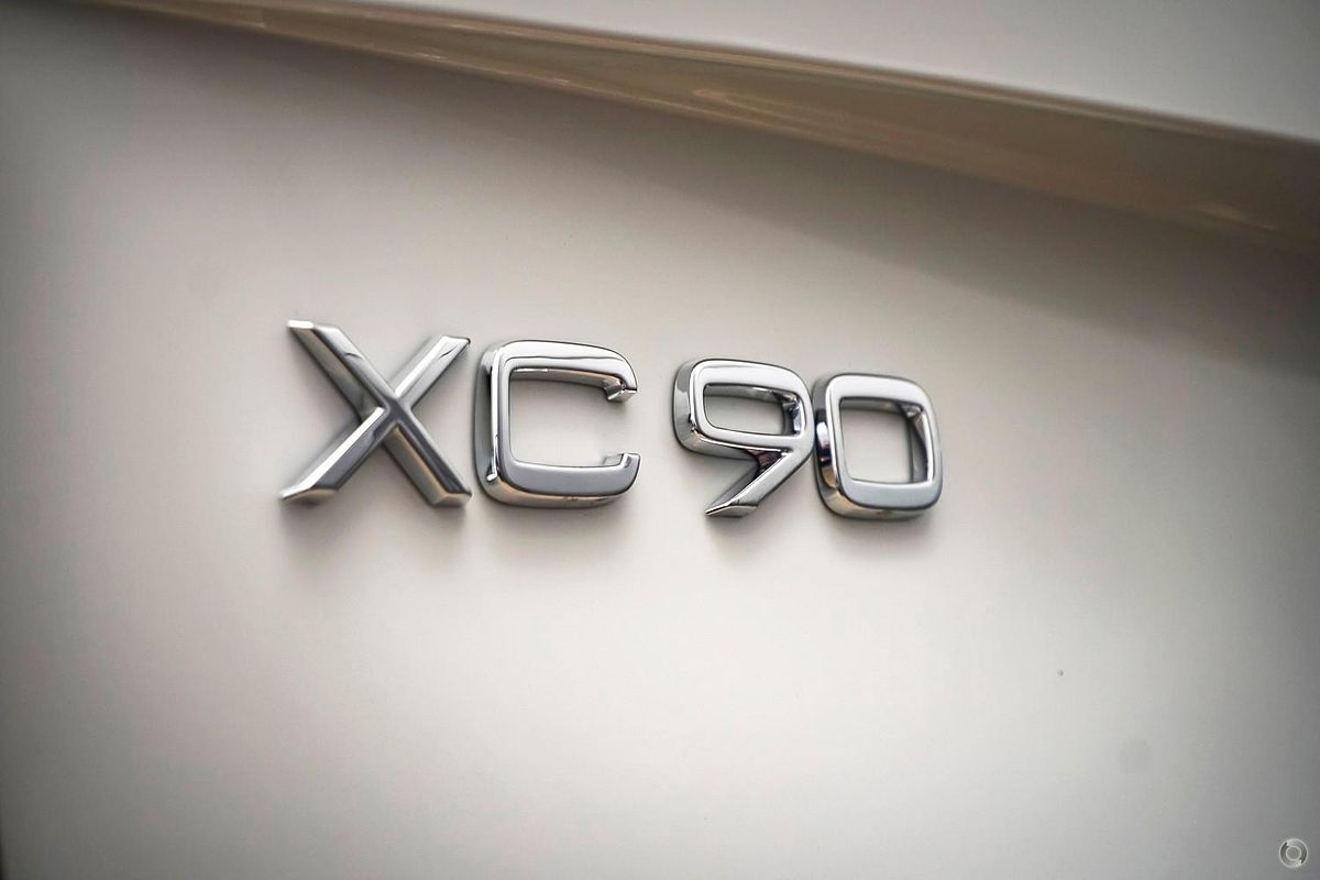 2025 Volvo XC90 Ultra B5 Bright