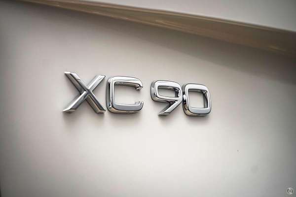 2025 Volvo XC90 Ultra B5 Bright