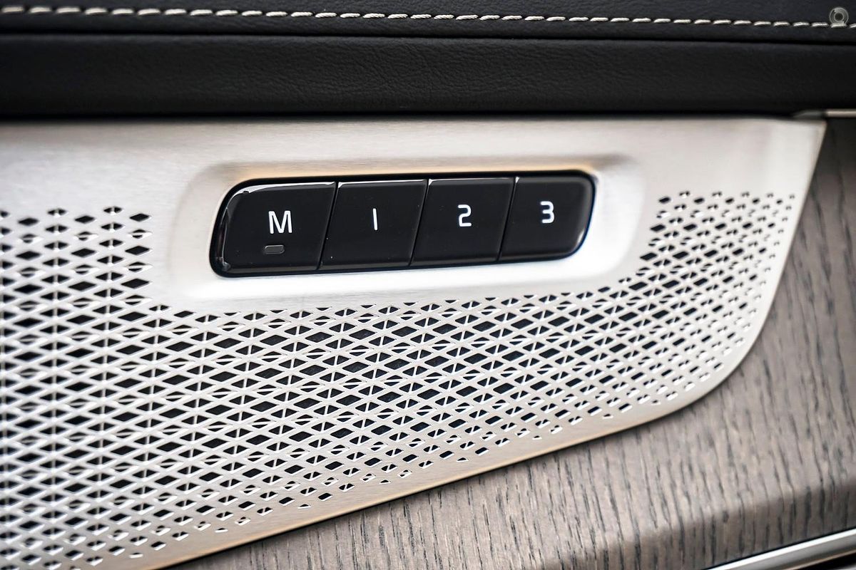 2025 Volvo XC90 Ultra B5 Bright