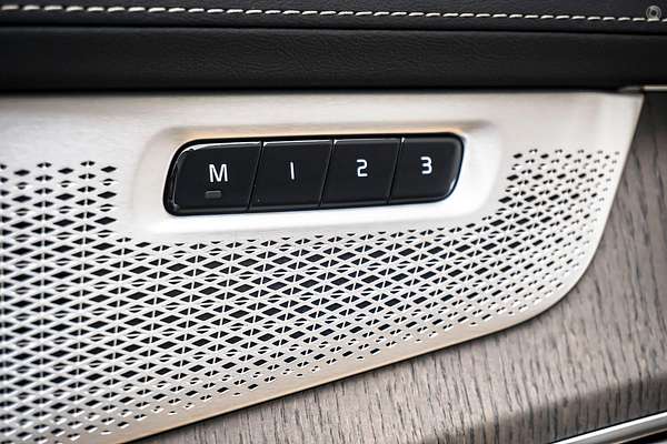 2025 Volvo XC90 Ultra B5 Bright