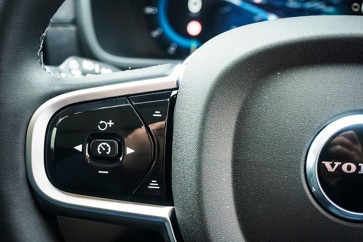 2025 Volvo XC90 Ultra B5 Bright