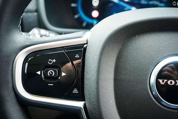 2025 Volvo XC90 Ultra B5 Bright