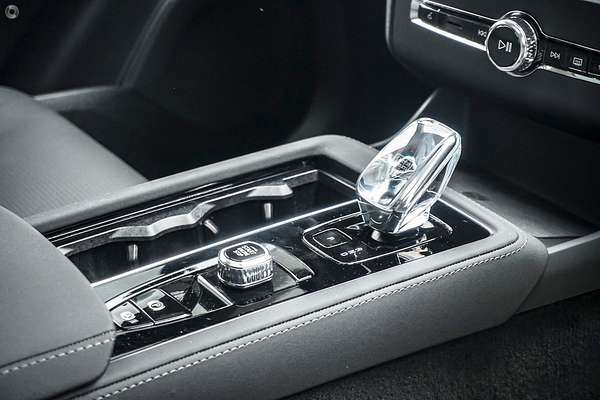 2025 Volvo XC90 Ultra B5 Bright