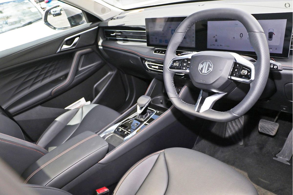 2025 MG HS Super Hybrid Essence AS33P