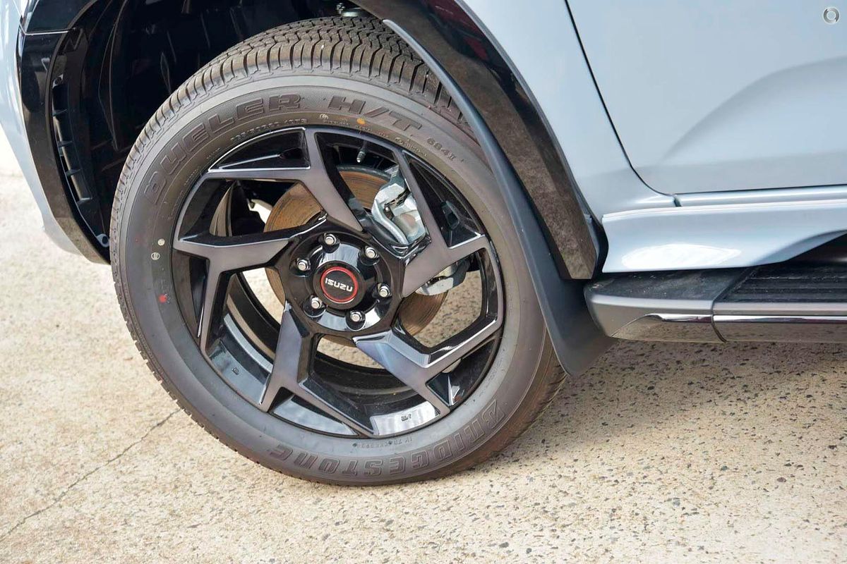 2025 Isuzu MU-X X-TERRAIN