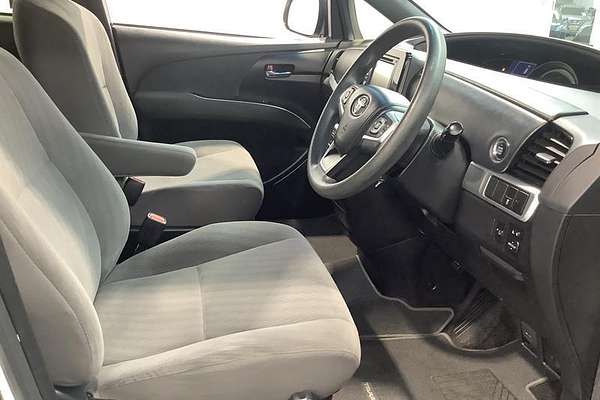 2017 Toyota Tarago GLi ACR50R