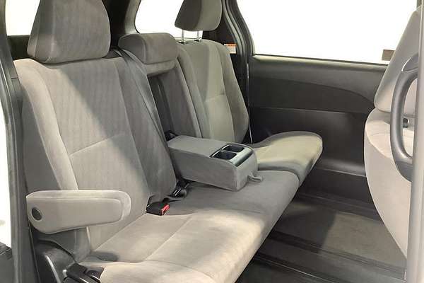 2017 Toyota Tarago GLi ACR50R