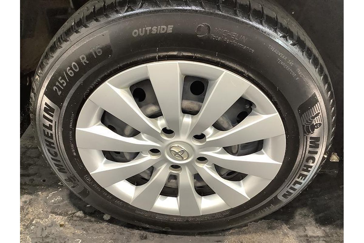 2017 Toyota Tarago GLi ACR50R