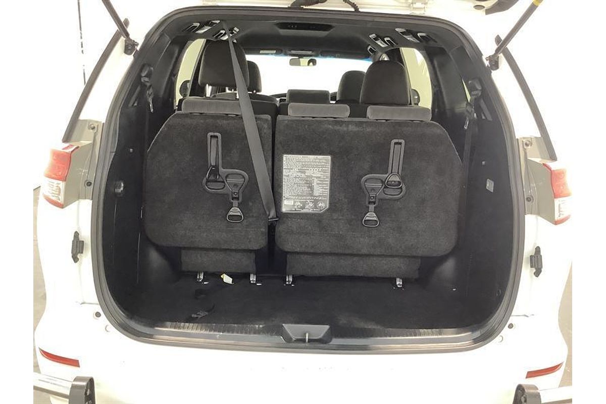 2017 Toyota Tarago GLi ACR50R