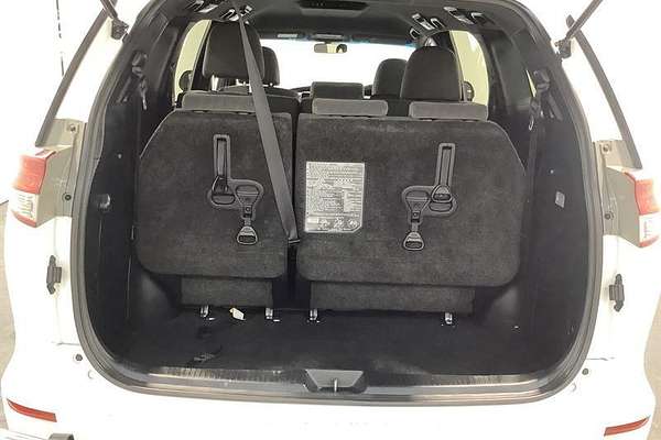 2017 Toyota Tarago GLi ACR50R