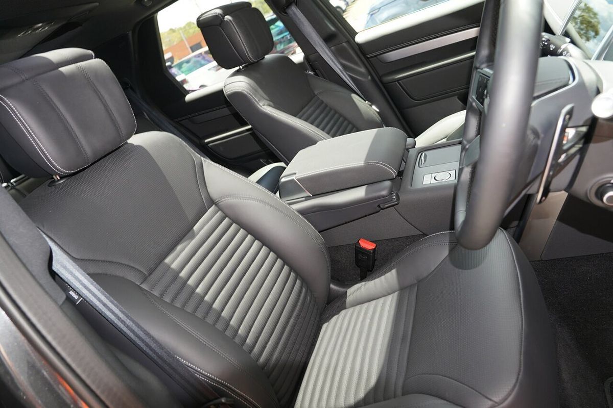 2025 Land Rover Discovery D350 Dynamic HSE Series 5