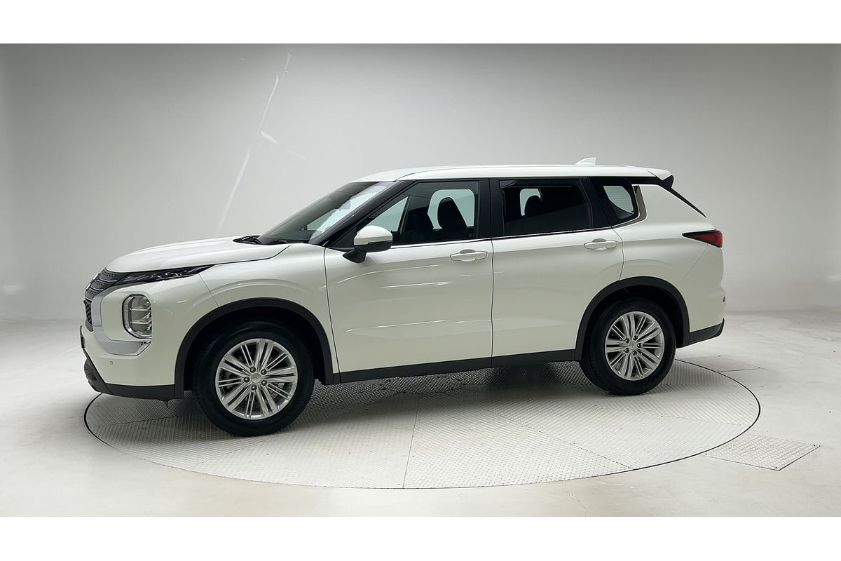 2024 Mitsubishi Outlander ES ZM