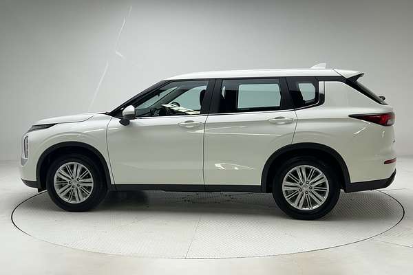 2024 Mitsubishi Outlander ES ZM