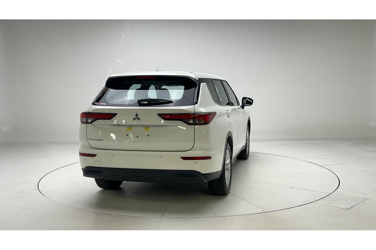 2024 Mitsubishi Outlander ES ZM