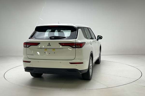 2024 Mitsubishi Outlander ES ZM