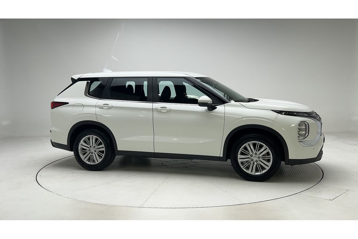 2024 Mitsubishi Outlander ES ZM