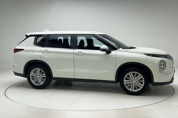 2024 Mitsubishi Outlander ES ZM