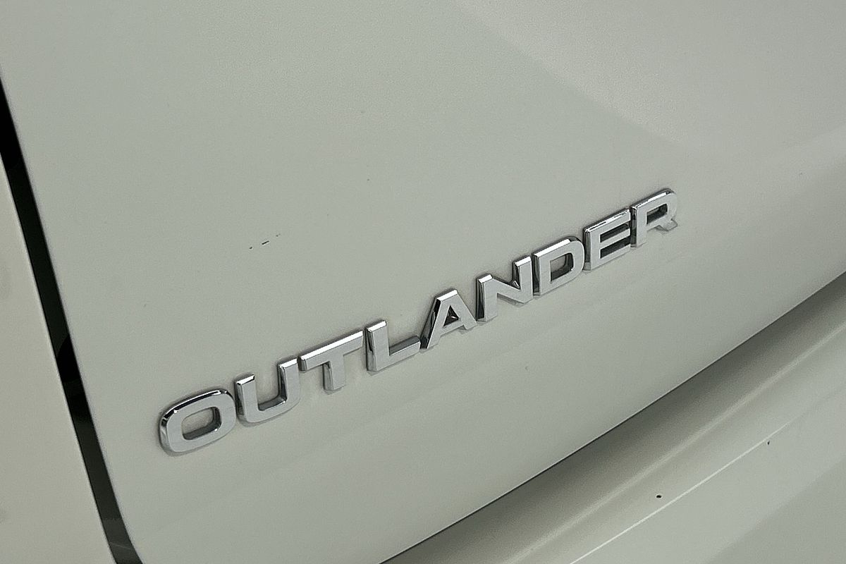 2024 Mitsubishi Outlander ES ZM