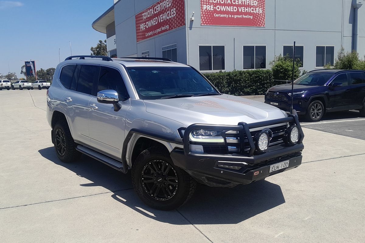 2022 Toyota Landcruiser Sahara FJA300R