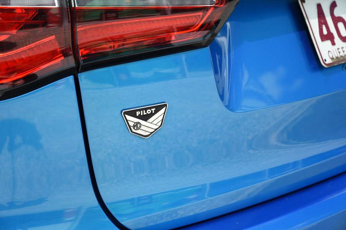 2020 MG HS Core SAS23