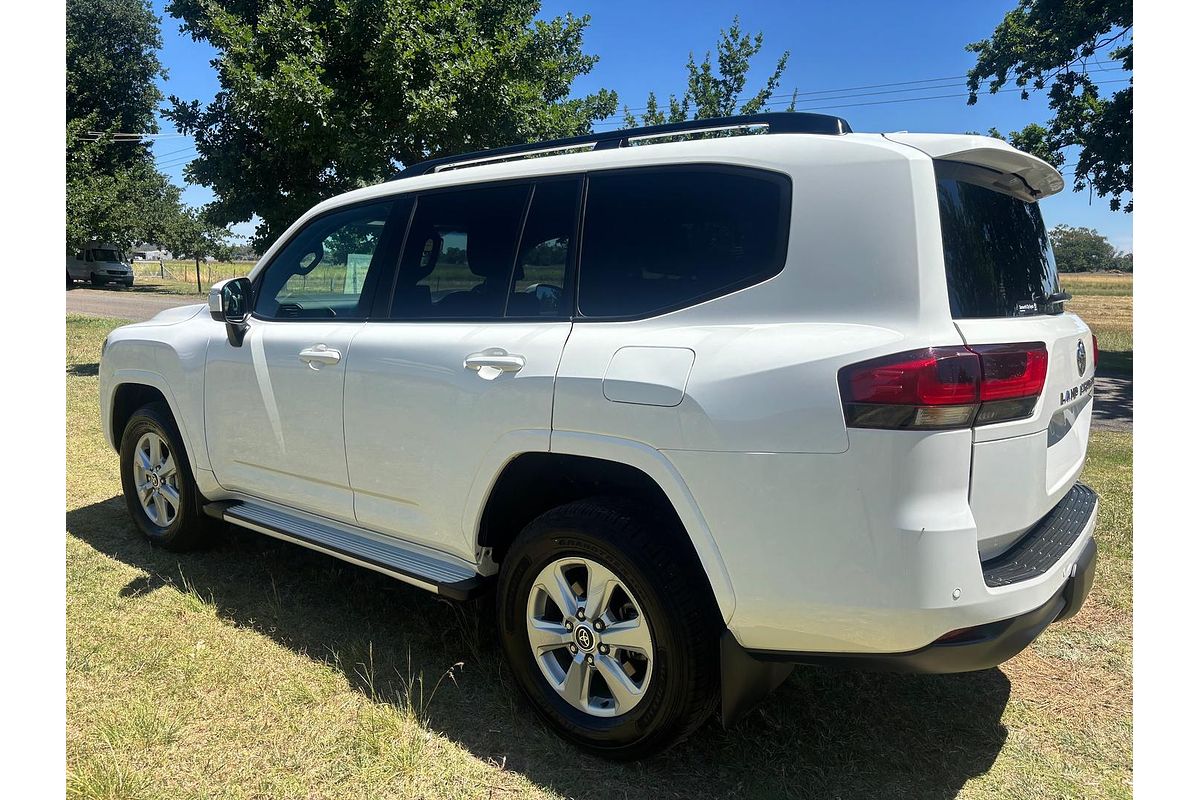 2024 Toyota Landcruiser GXL FJA300R