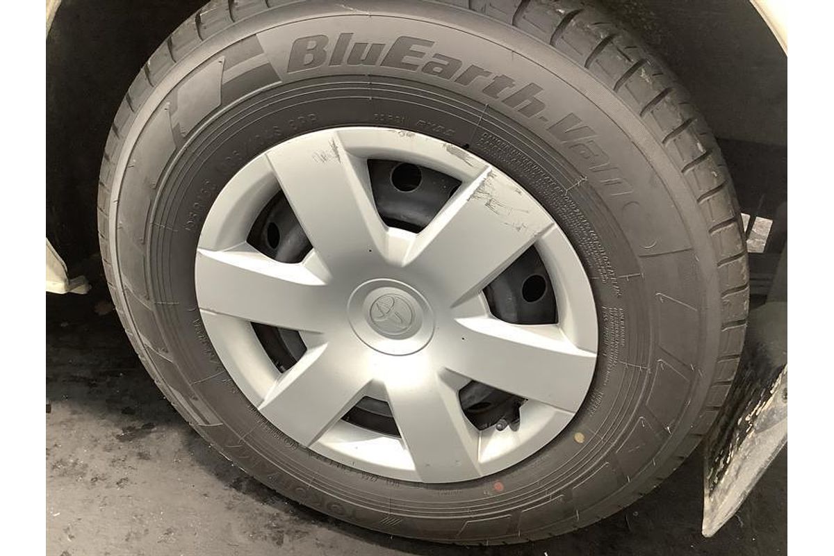 2015 Toyota Hiace Commuter KDH223R ELWB High Roof