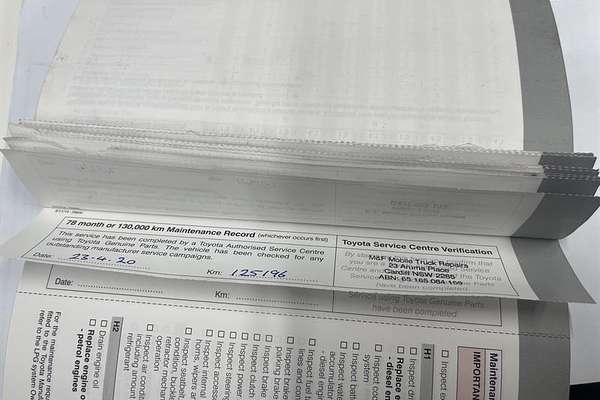 2015 Toyota Hiace Commuter KDH223R ELWB High Roof