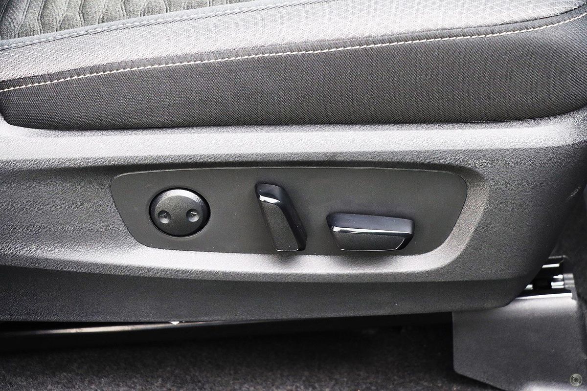 2025 Nissan Pathfinder ST-L R53