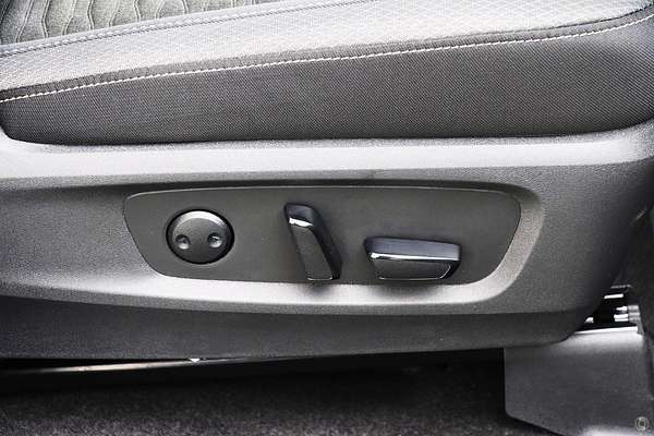 2025 Nissan Pathfinder ST-L R53