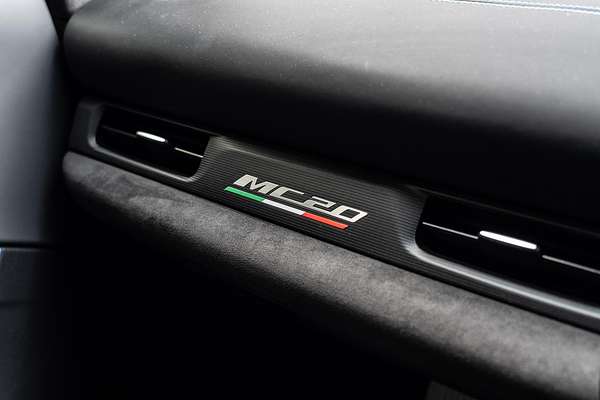 2022 Maserati MC20 M240