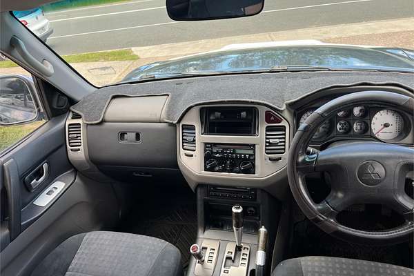 2006 Mitsubishi Pajero VR-X NP