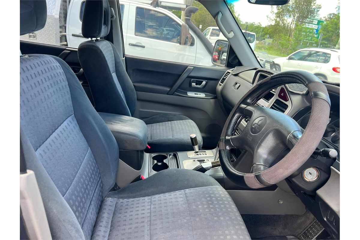 2006 Mitsubishi Pajero VR-X NP