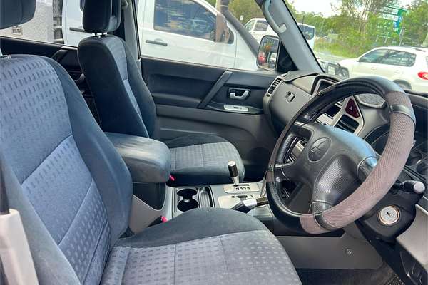 2006 Mitsubishi Pajero VR-X NP