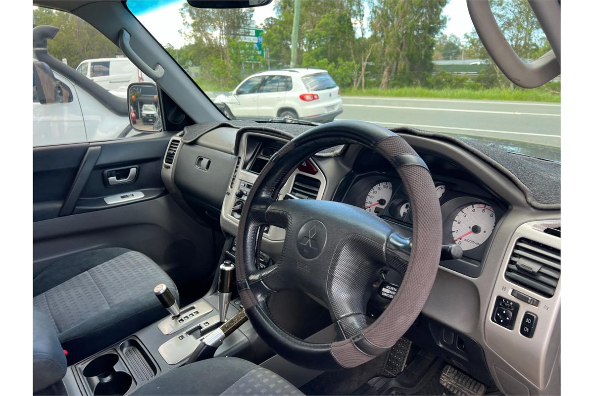 2006 Mitsubishi Pajero VR-X NP