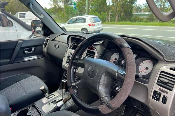 2006 Mitsubishi Pajero VR-X NP