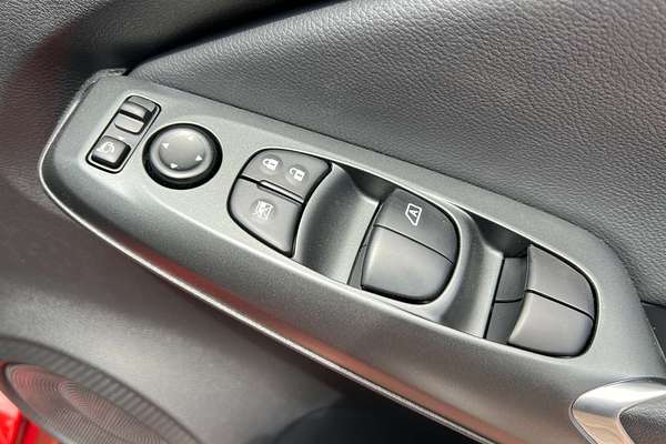 2025 Nissan JUKE ST+ F16