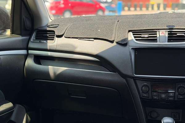 2012 Suzuki Swift GLX FZ