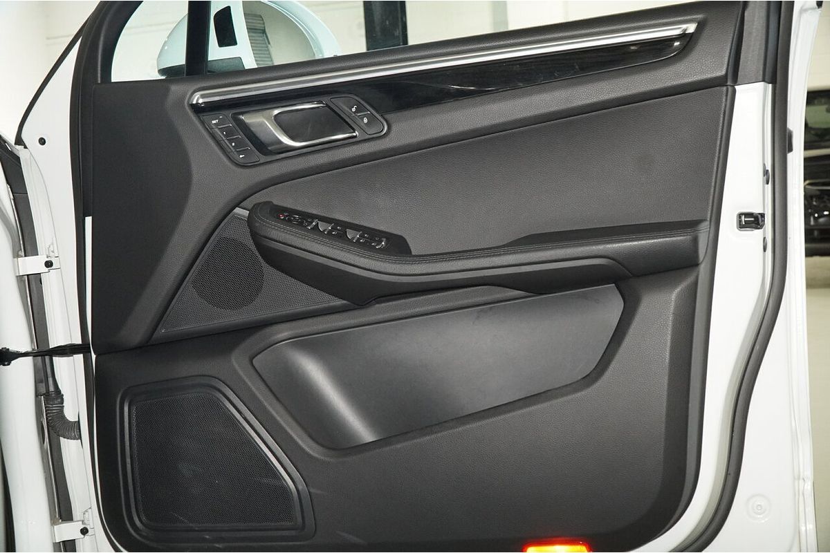 2015 Porsche Macan S 95B