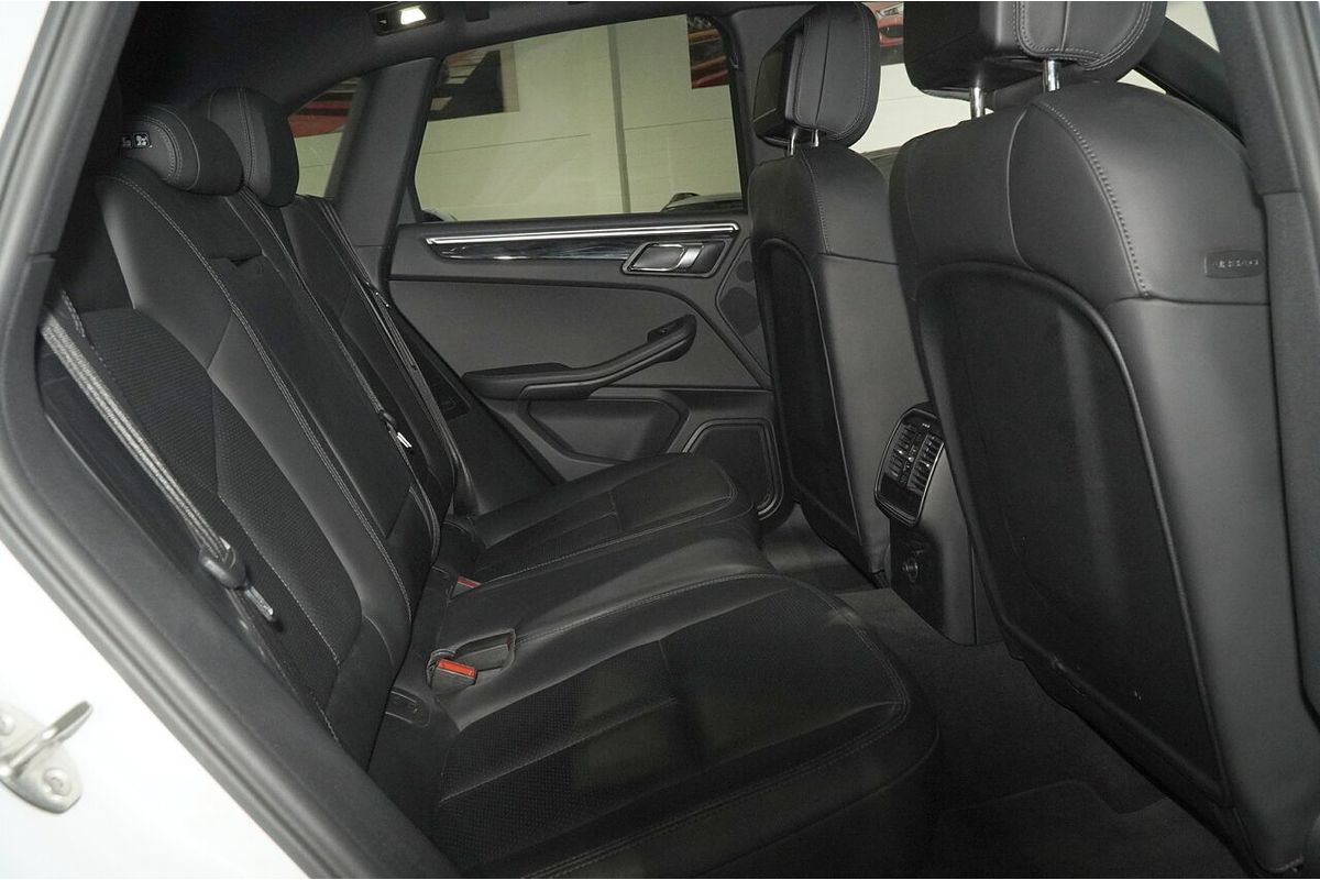 2015 Porsche Macan S 95B