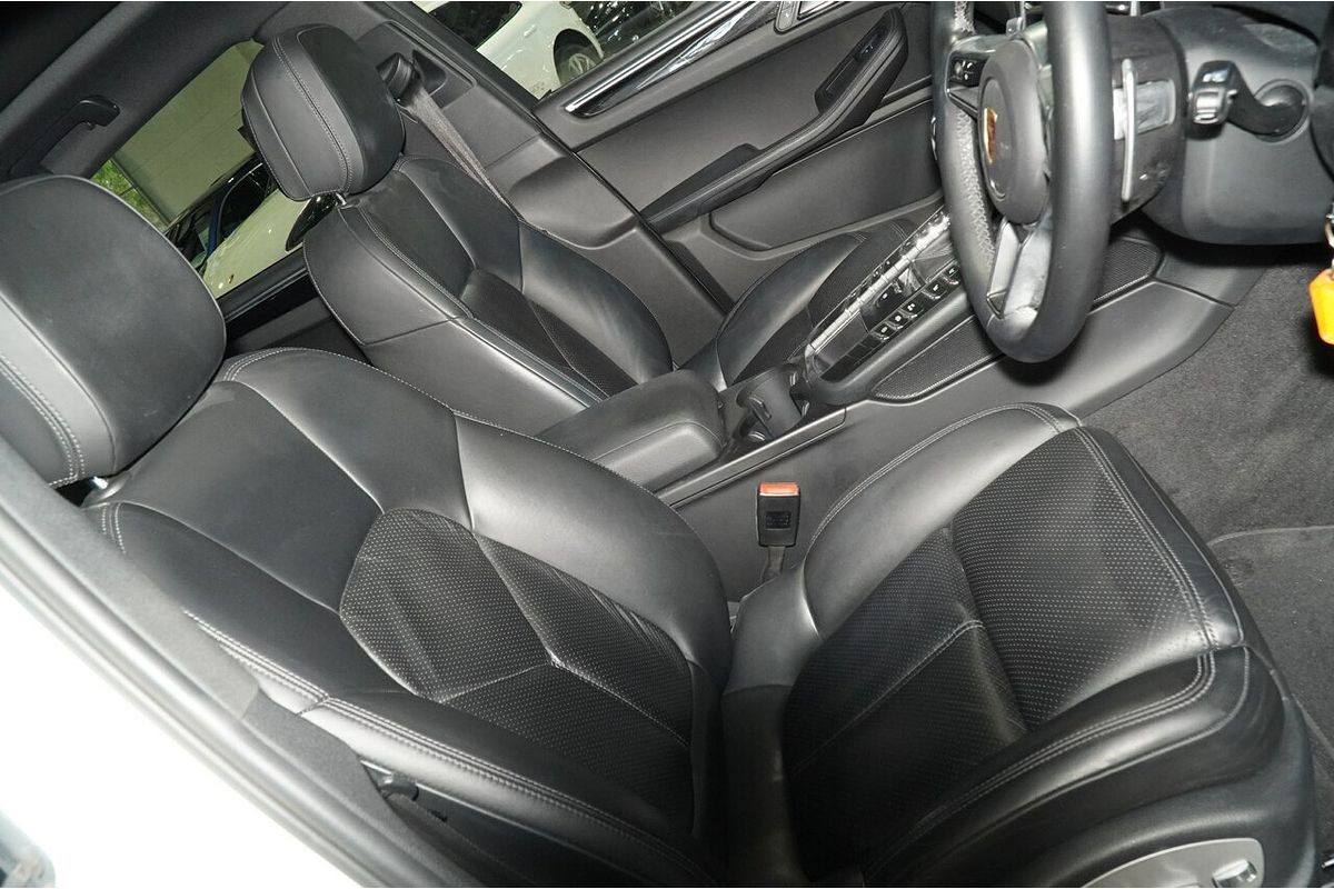 2015 Porsche Macan S 95B