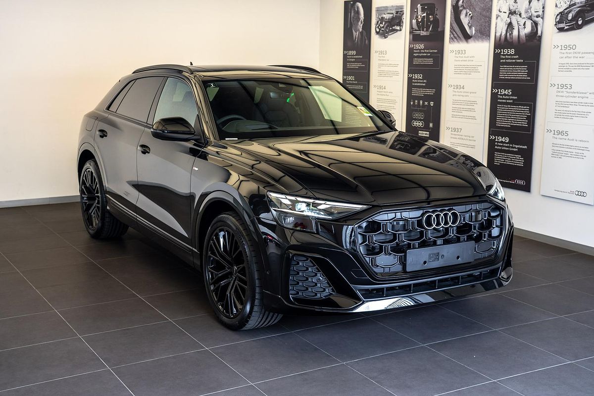 2025 Audi Q8 50 TDI S line F1