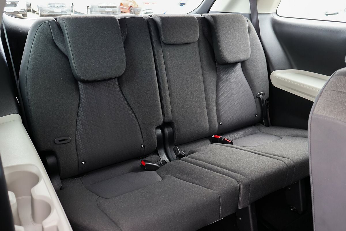 2023 Kia Carnival S KA4