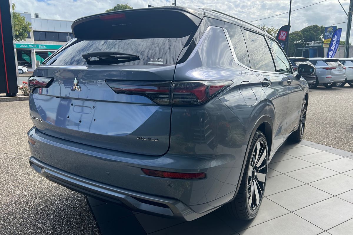 2025 Mitsubishi Outlander Exceed Tourer ZM