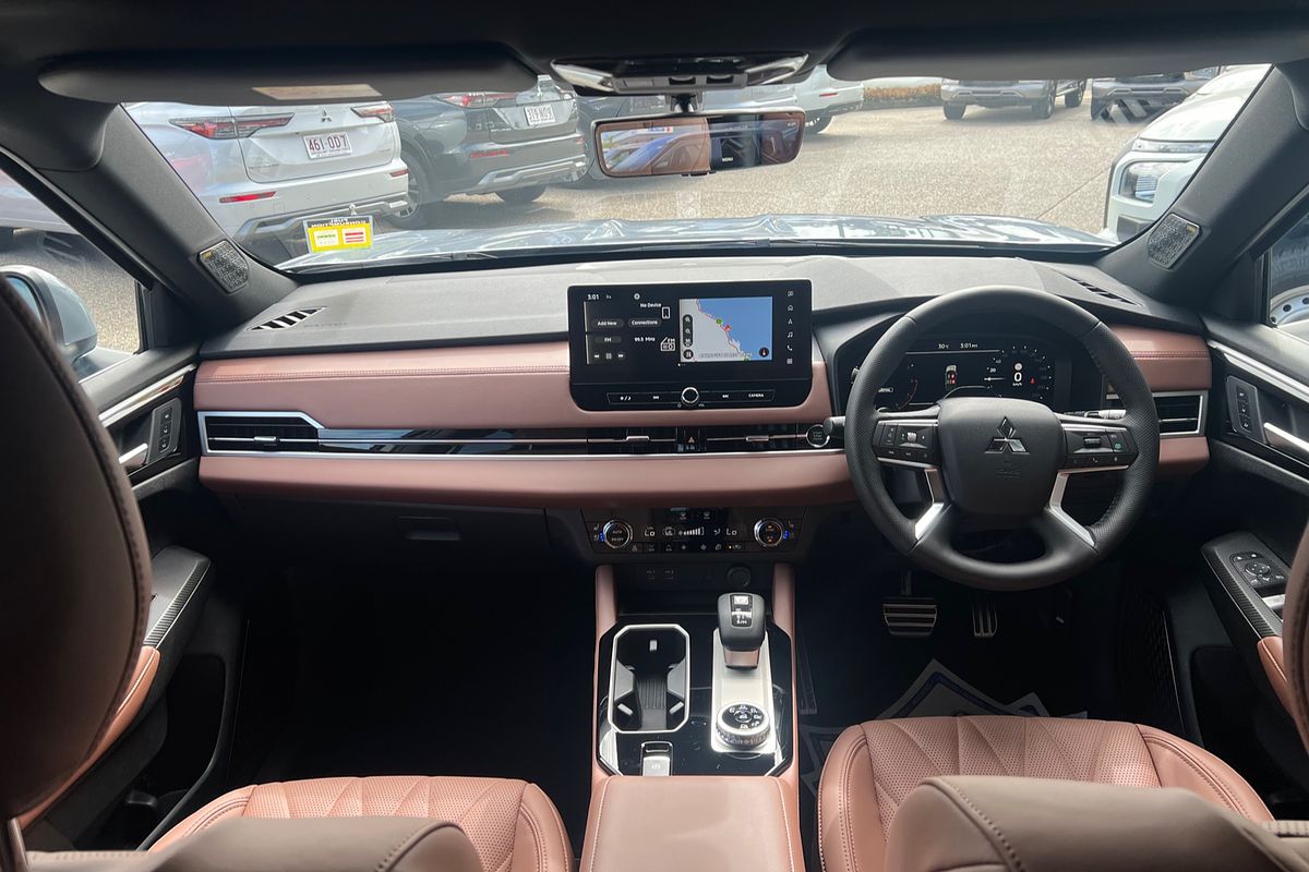 2025 Mitsubishi Outlander Exceed Tourer ZM