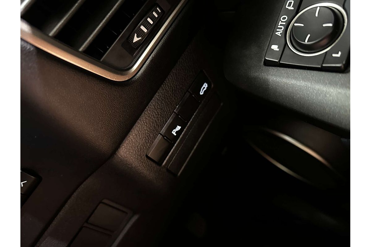 2015 Lexus NX NX300h Luxury AYZ10R