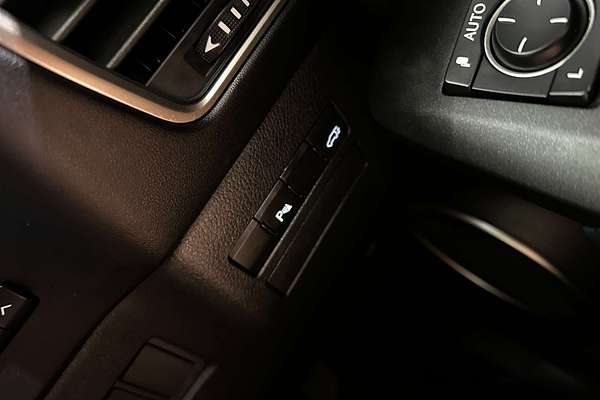 2015 Lexus NX NX300h Luxury AYZ10R